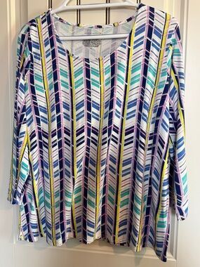 Women's Patterned V-Neck Long Sleeve Top in Multi Colors in Good Condition